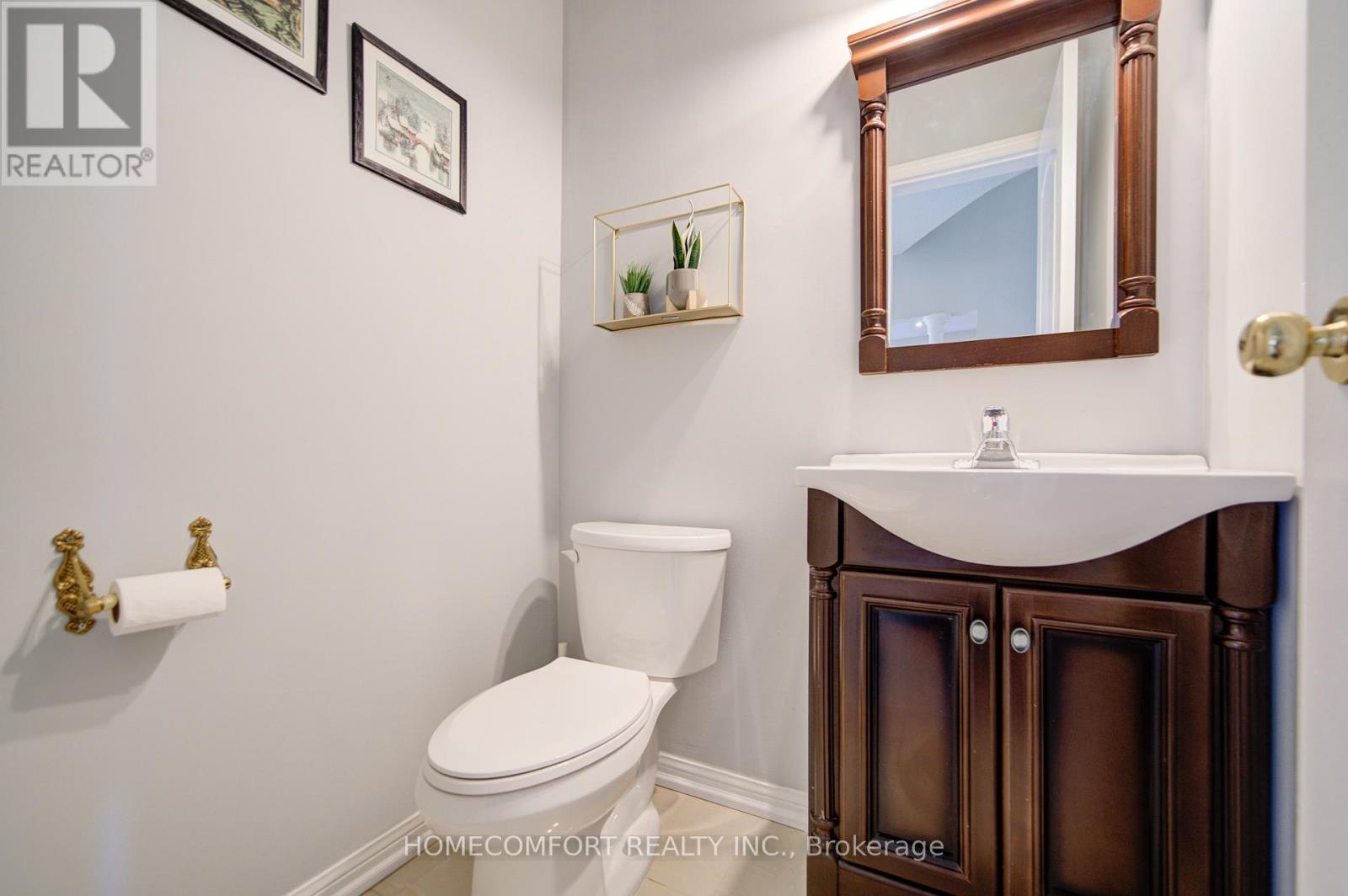 Photo 24 of 68 Redstone Road, Richmond Hill ON