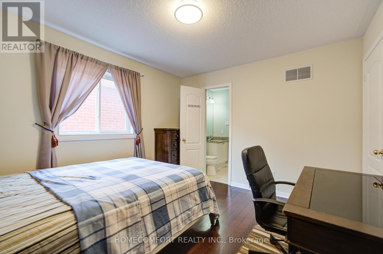 Photo 29 of 68 Redstone Road, Richmond Hill ON