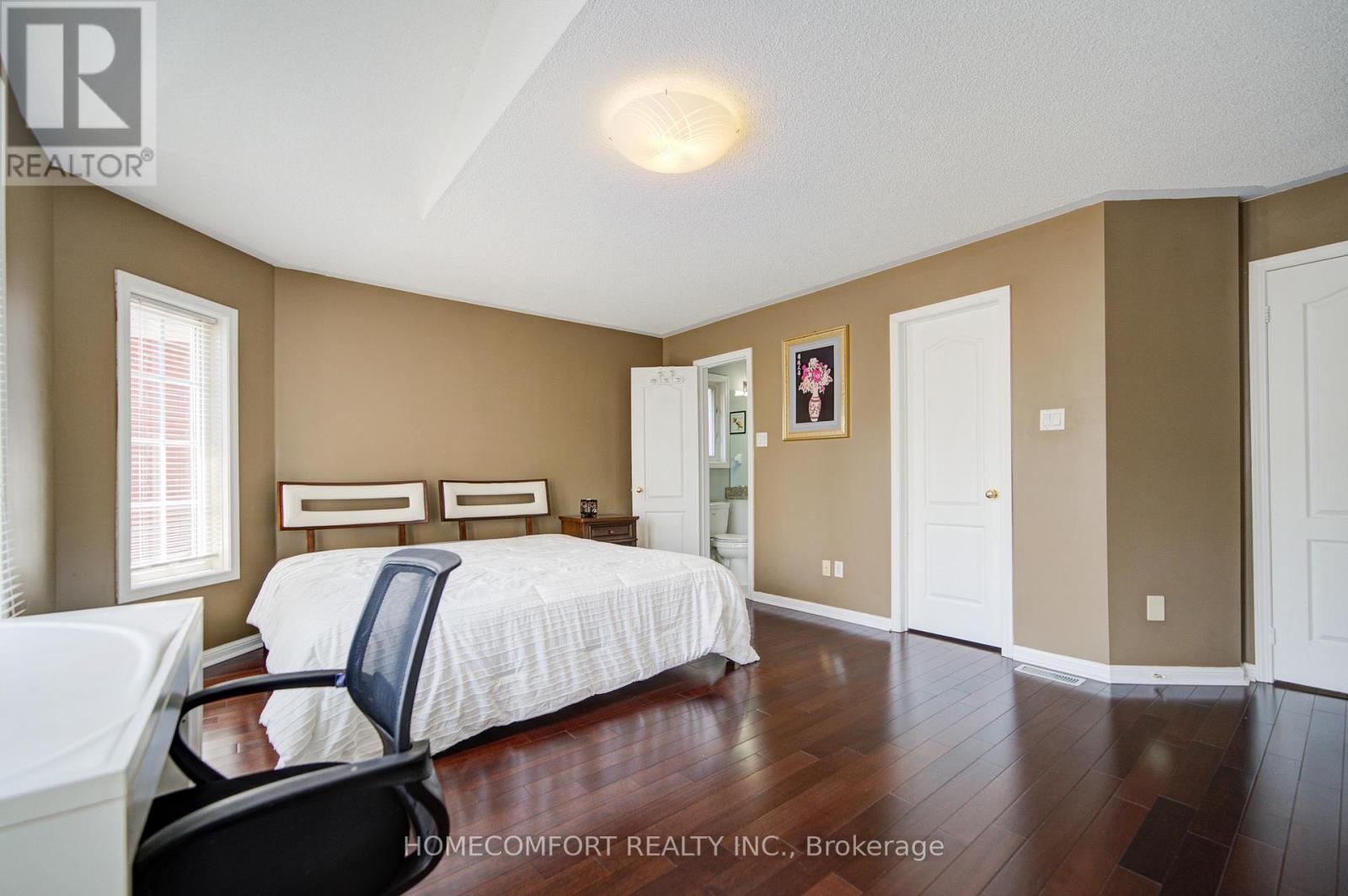 Photo 34 of 68 Redstone Road, Richmond Hill ON