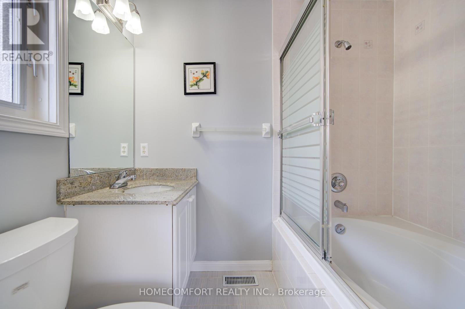 Photo 35 of 68 Redstone Road, Richmond Hill ON