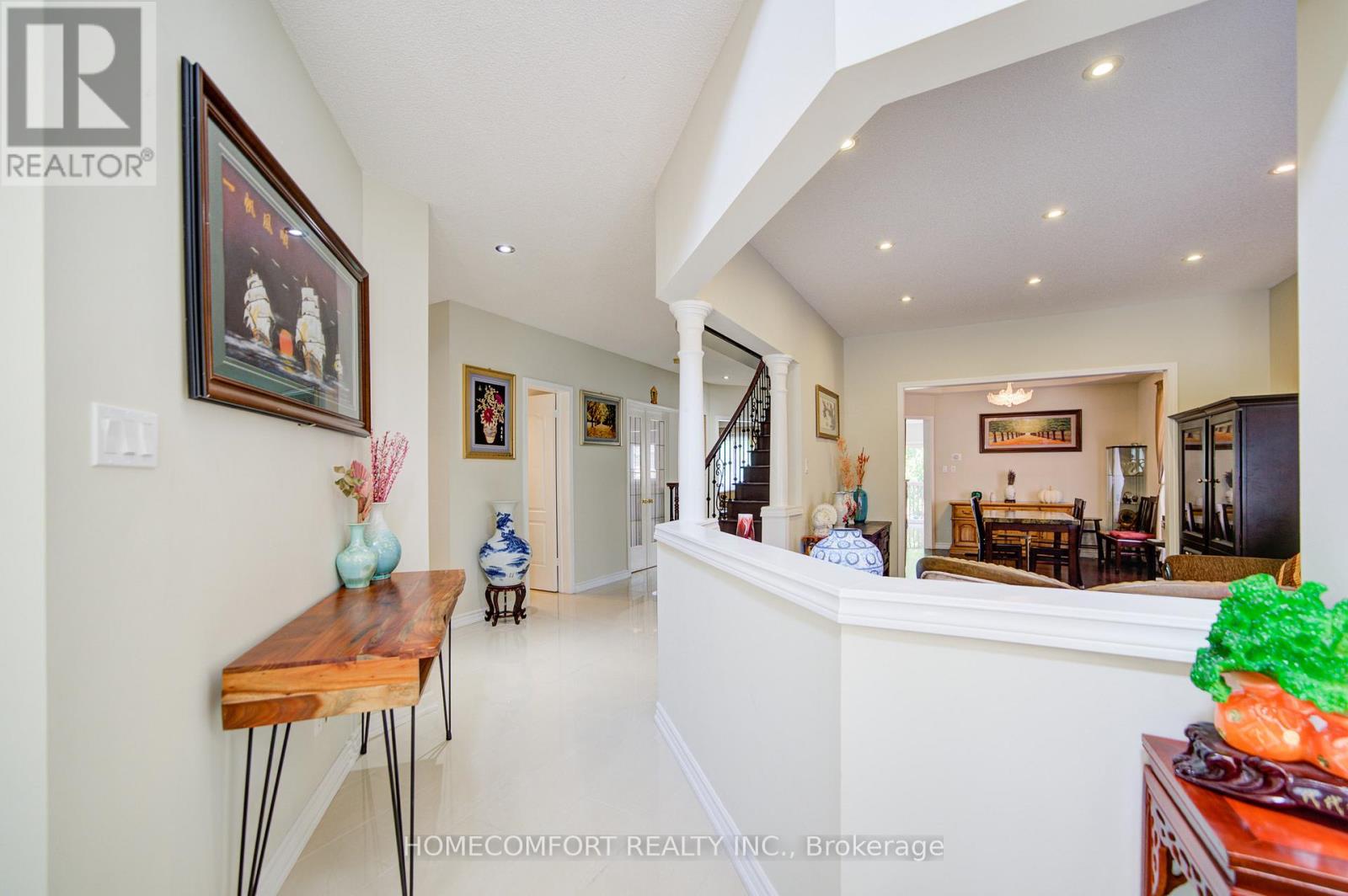 Photo 4 of 68 Redstone Road, Richmond Hill ON
