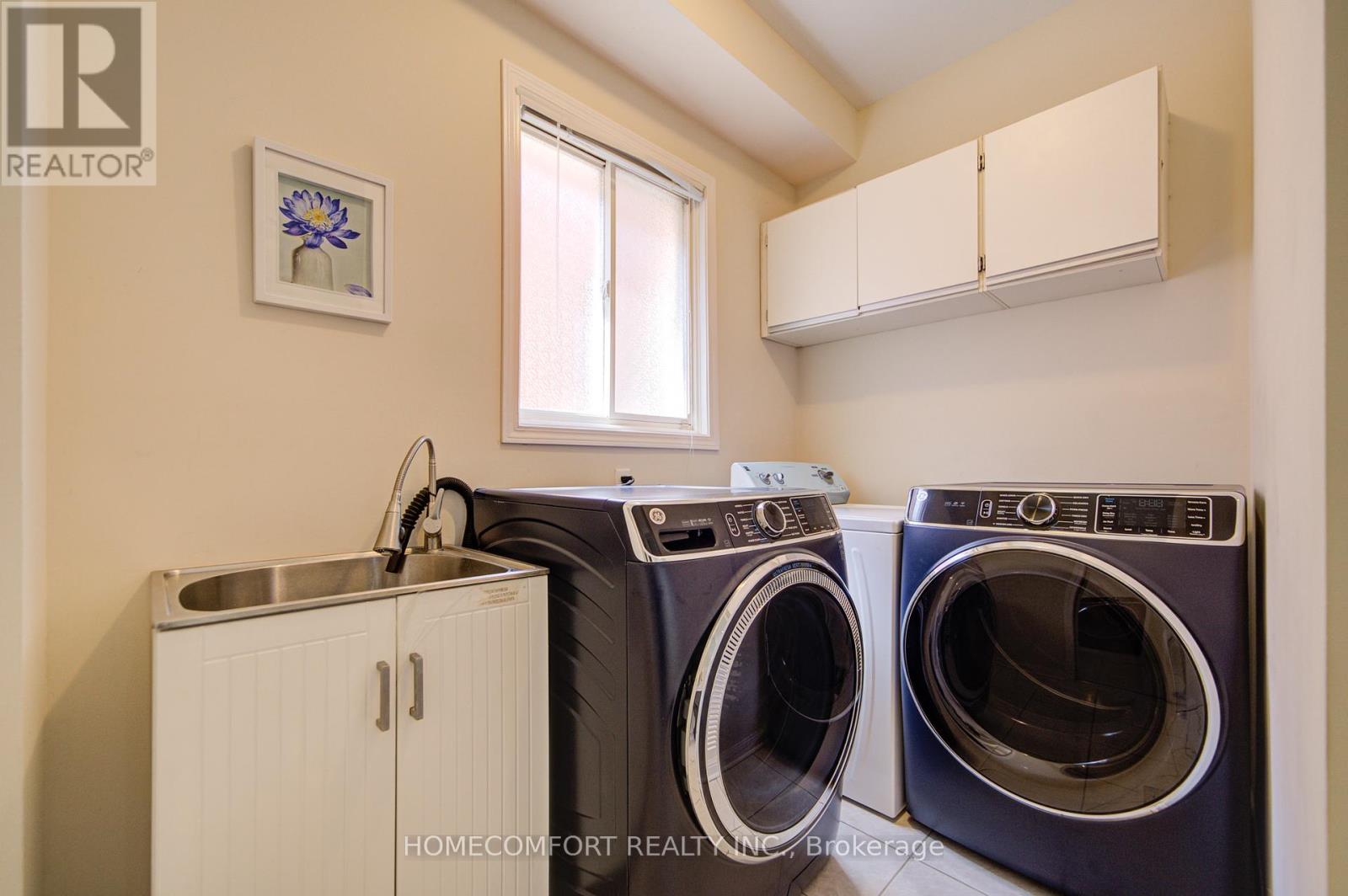 Photo 7 of 68 Redstone Road, Richmond Hill ON