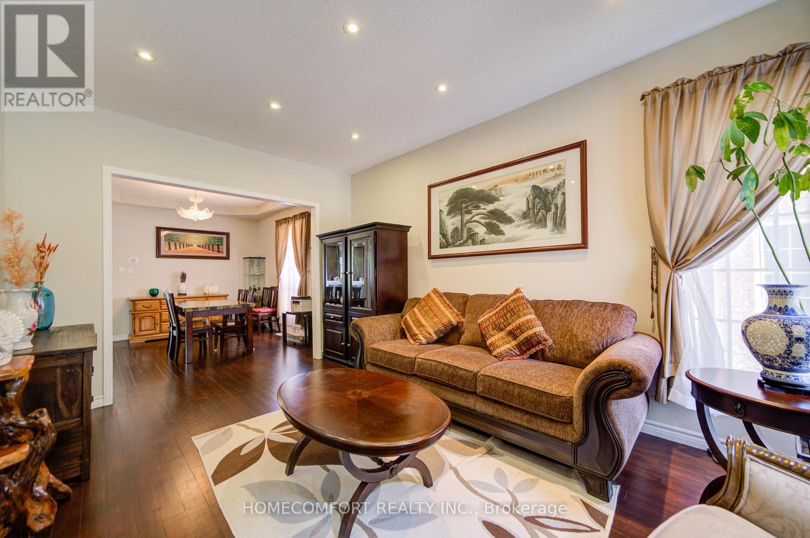 Photo 8 of 68 Redstone Road, Richmond Hill ON
