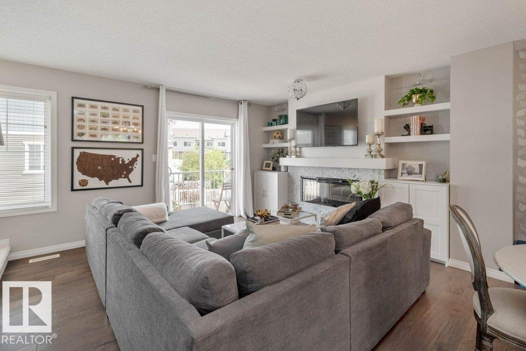 Photo 10 of 41 7385 Edgemont Wy Nw, Edmonton AB