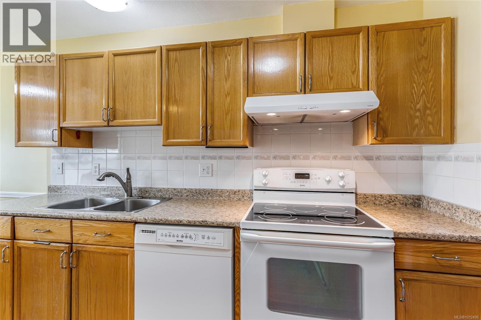 Photo 6 of 103 240 Stanford Ave E, Parksville BC