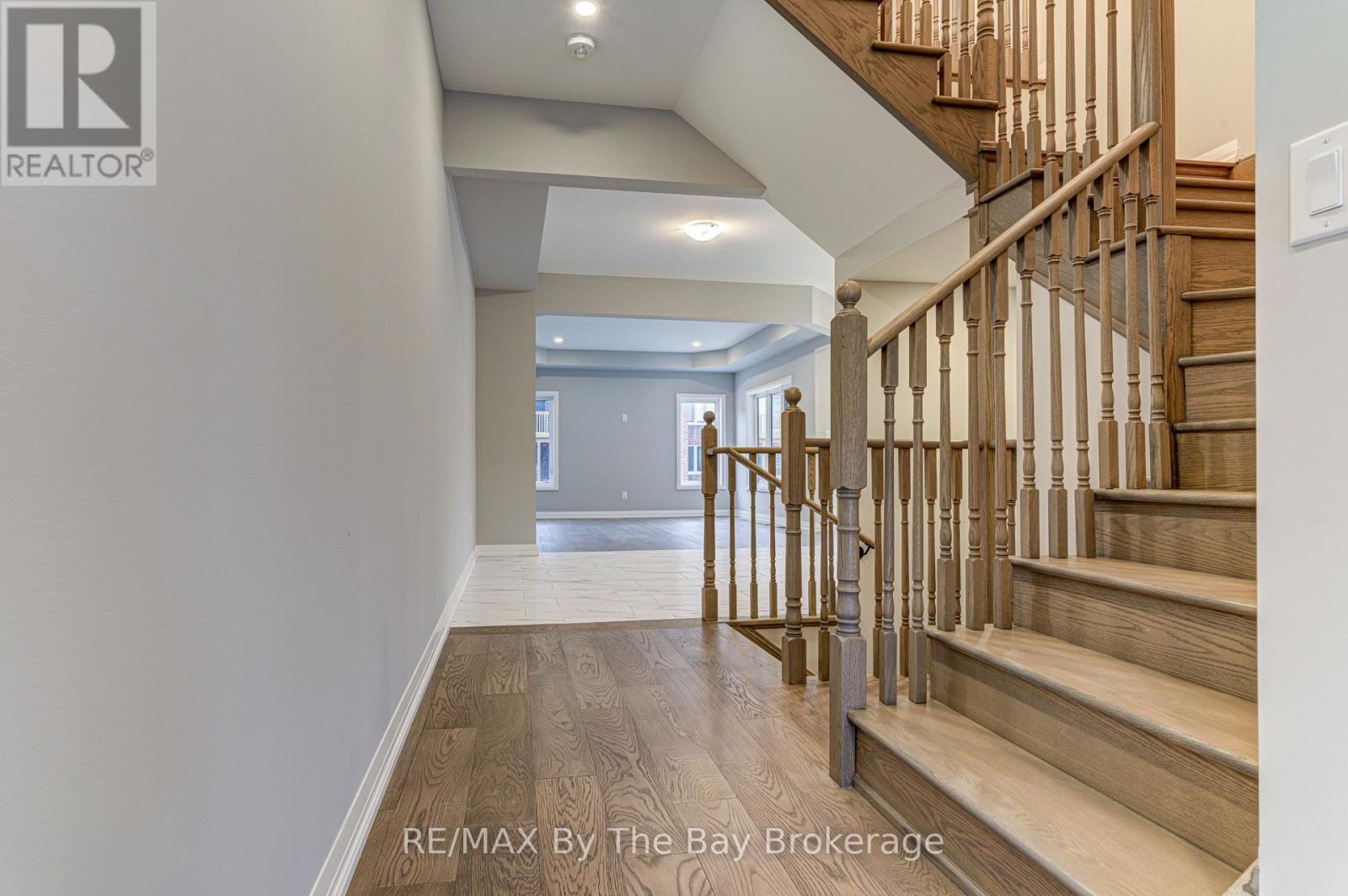 Photo 1 of 61 Federica Crescent, Wasaga Beach ON