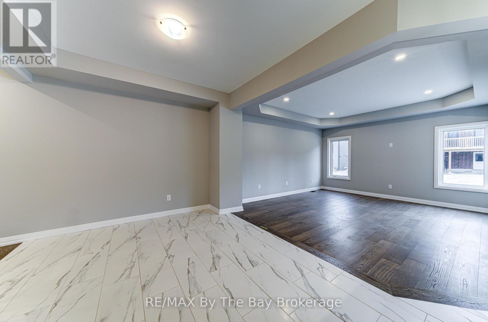 Photo 11 of 61 Federica Crescent, Wasaga Beach ON