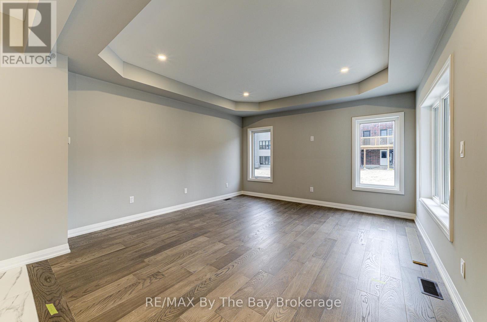 Photo 12 of 61 Federica Crescent, Wasaga Beach ON