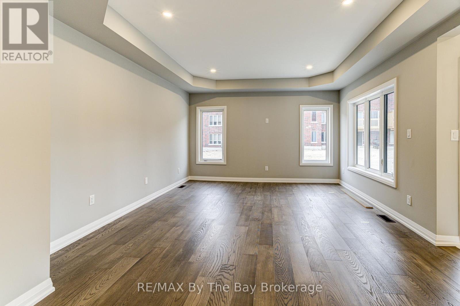 Photo 13 of 61 Federica Crescent, Wasaga Beach ON