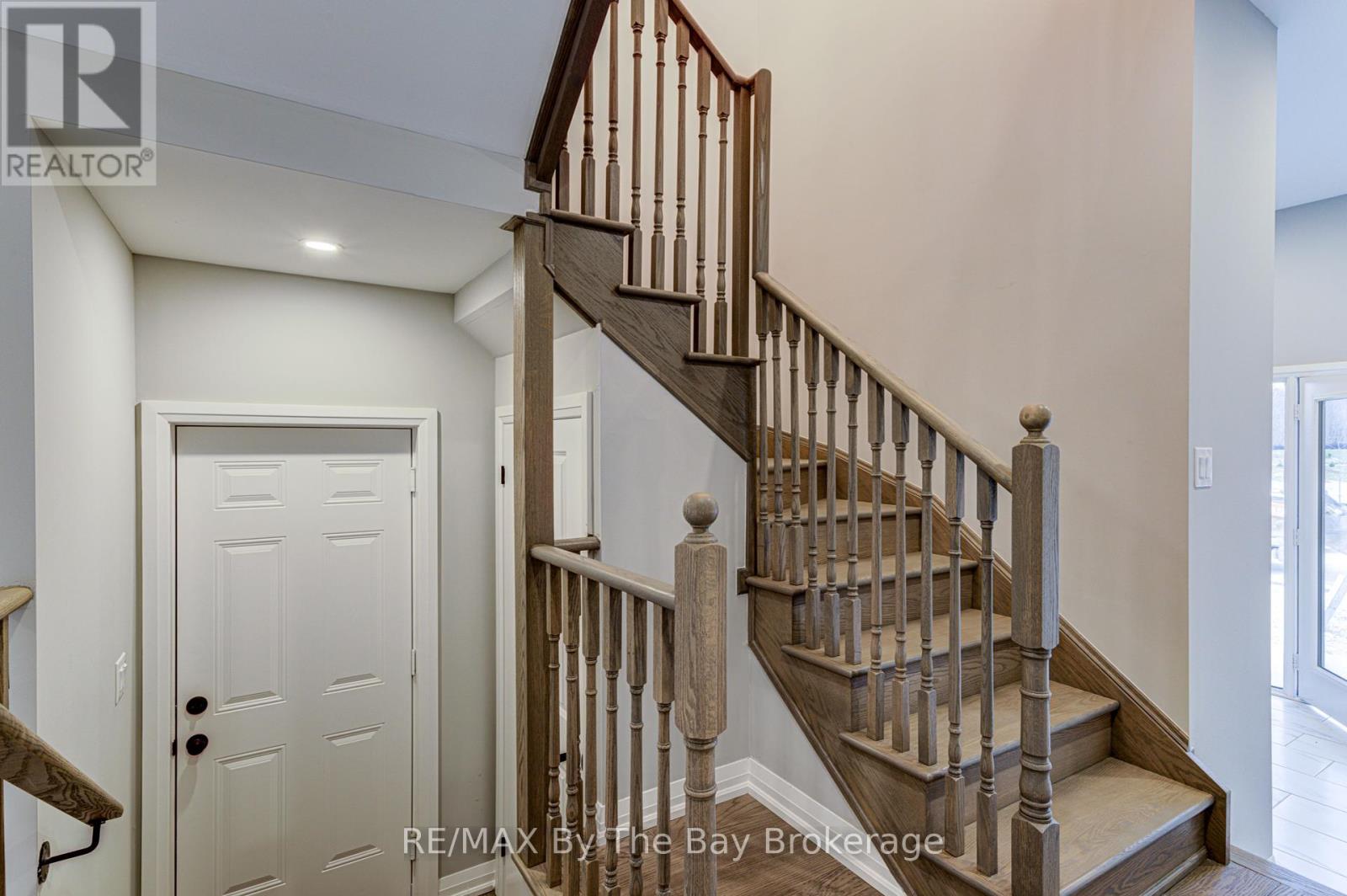 Photo 15 of 61 Federica Crescent, Wasaga Beach ON