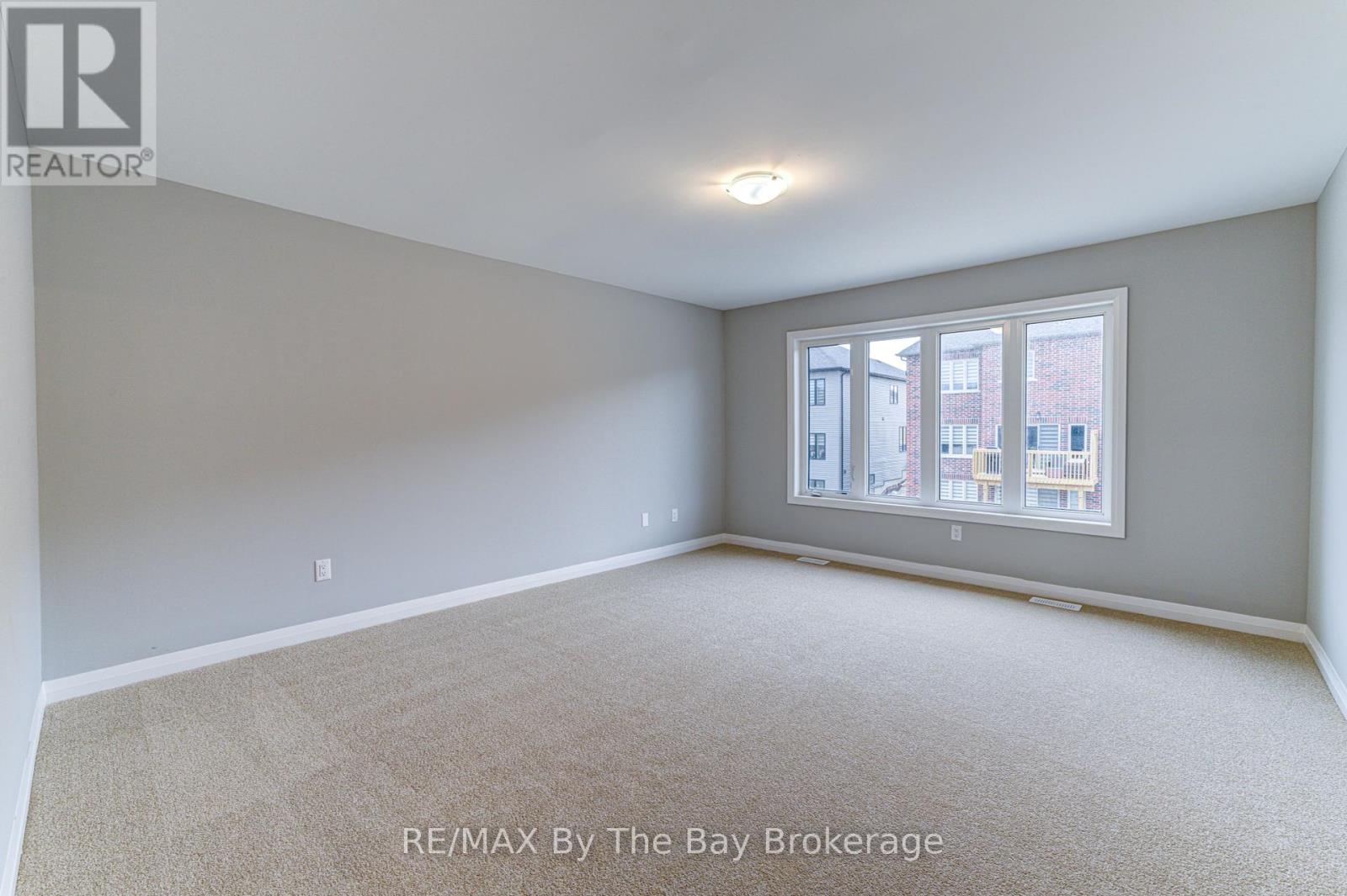 Photo 17 of 61 Federica Crescent, Wasaga Beach ON