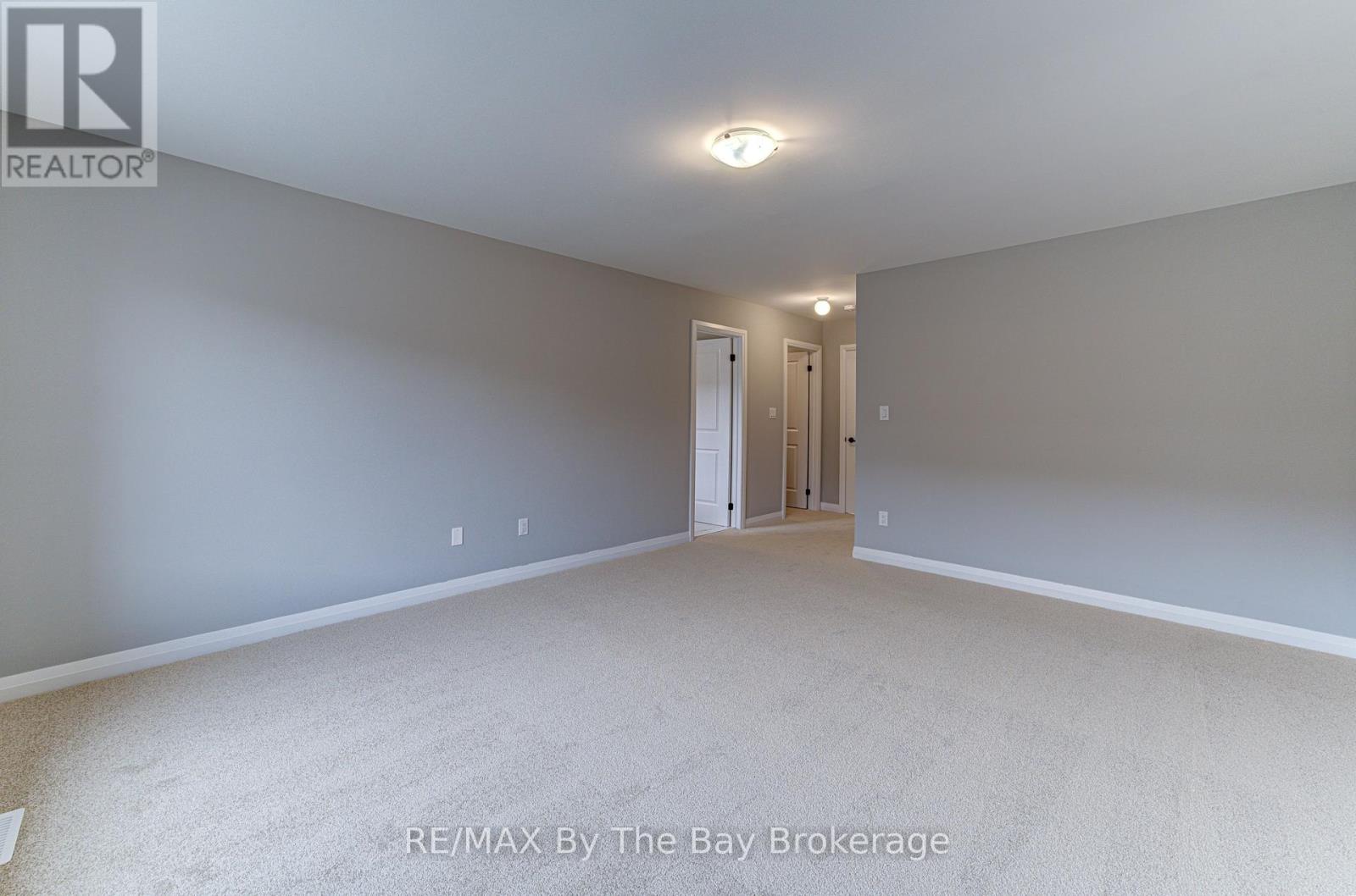 Photo 18 of 61 Federica Crescent, Wasaga Beach ON