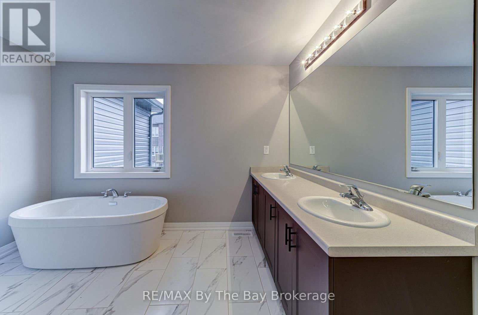 Photo 19 of 61 Federica Crescent, Wasaga Beach ON
