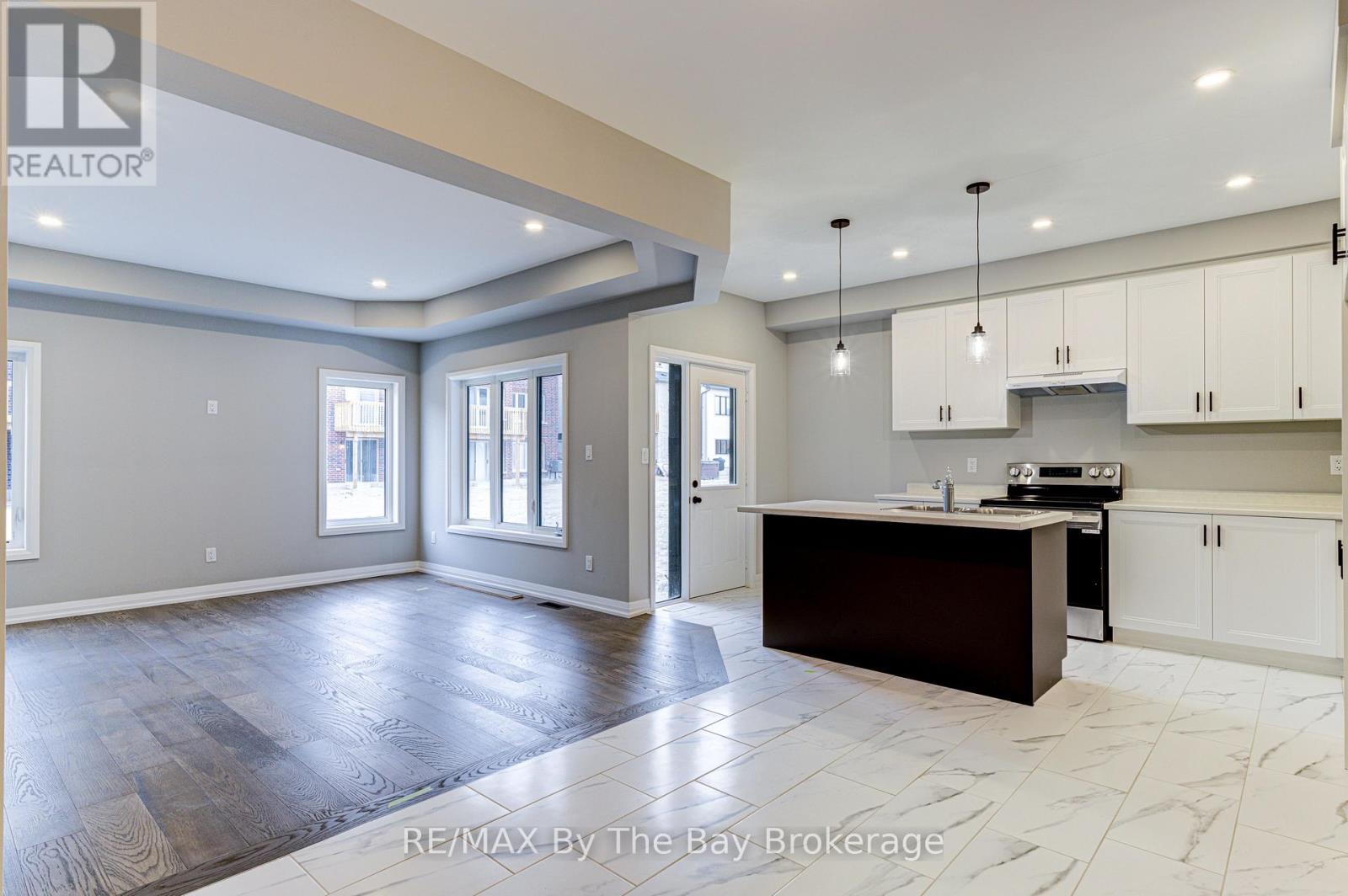 Photo 2 of 61 Federica Crescent, Wasaga Beach ON