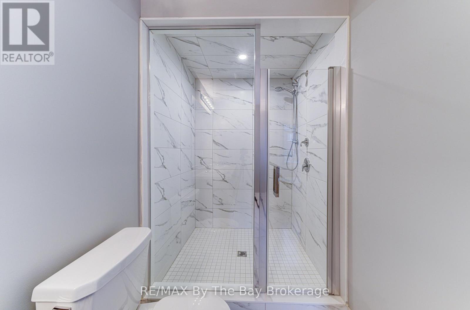Photo 20 of 61 Federica Crescent, Wasaga Beach ON