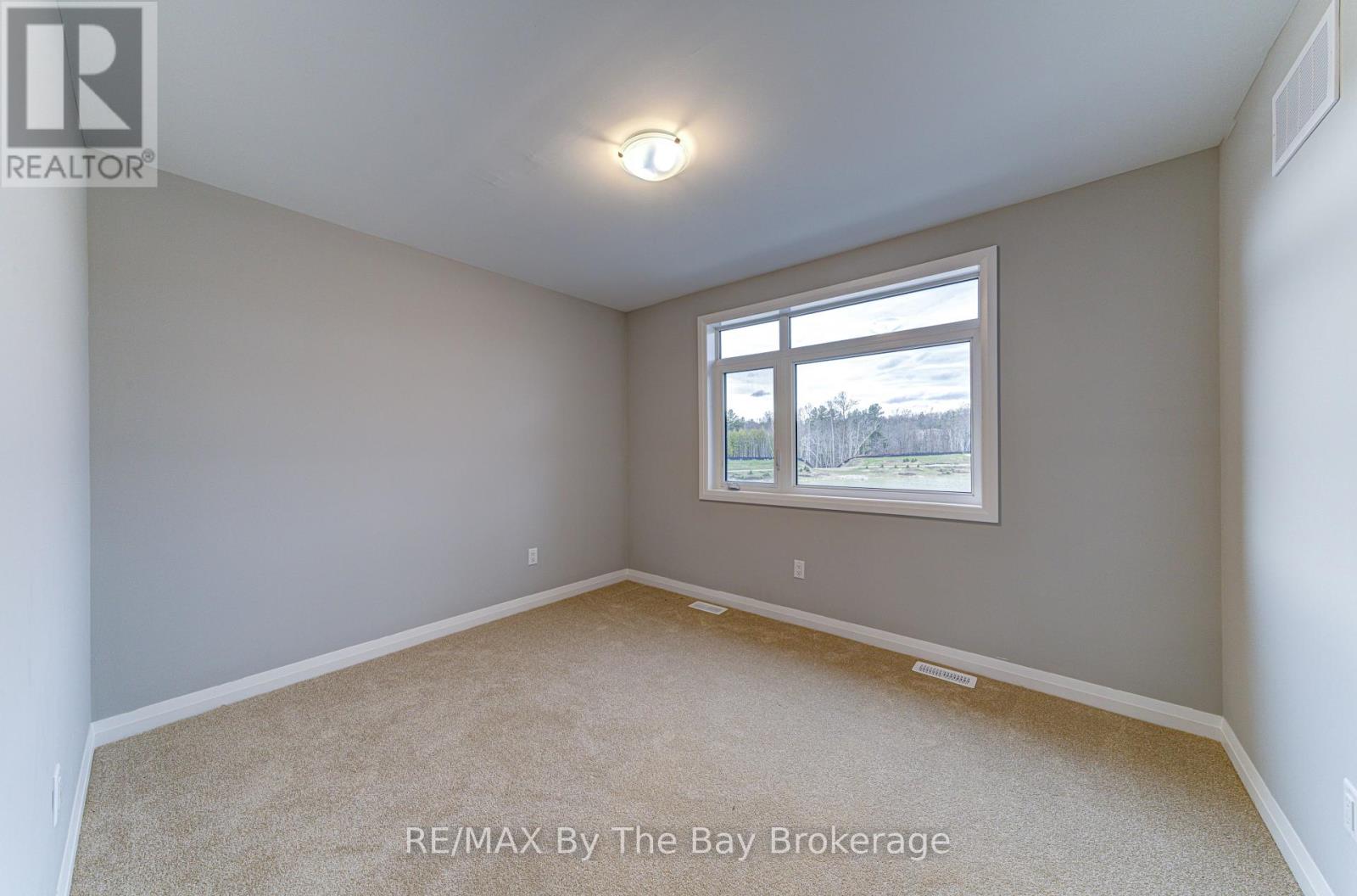 Photo 24 of 61 Federica Crescent, Wasaga Beach ON