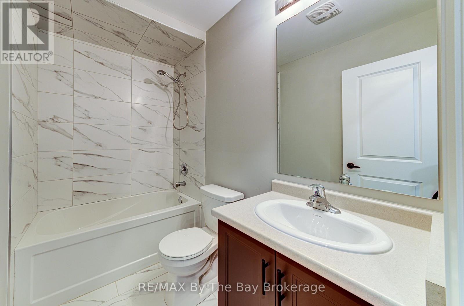 Photo 26 of 61 Federica Crescent, Wasaga Beach ON