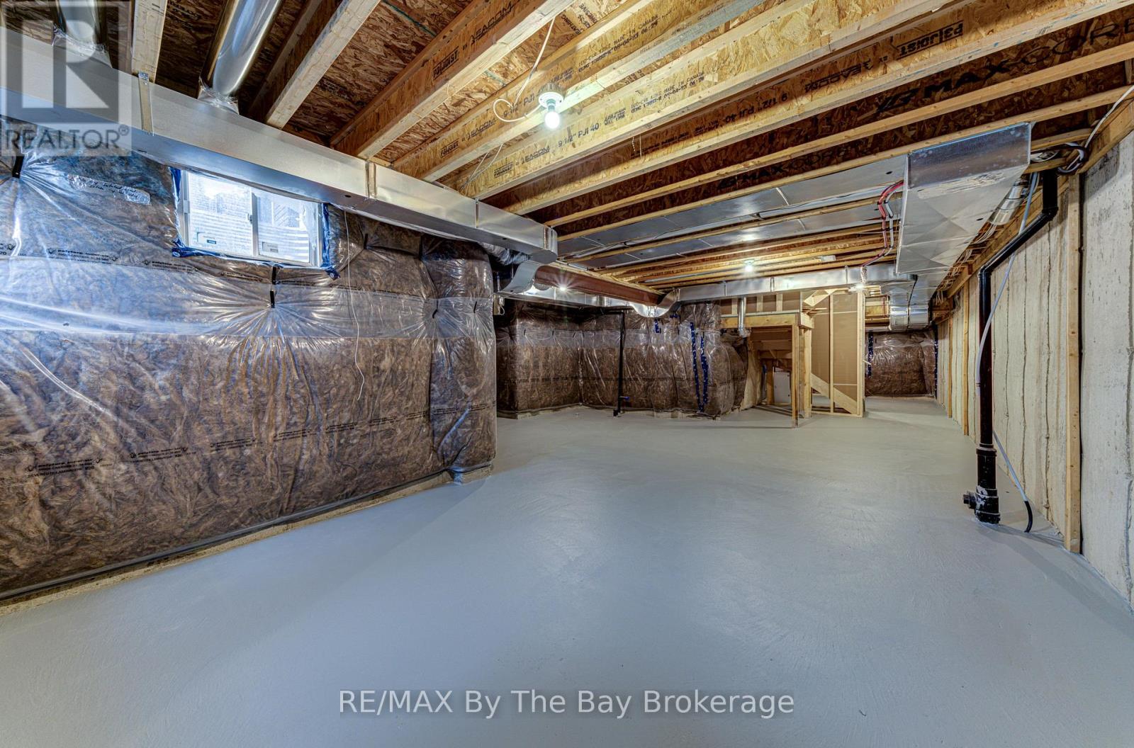 Photo 29 of 61 Federica Crescent, Wasaga Beach ON