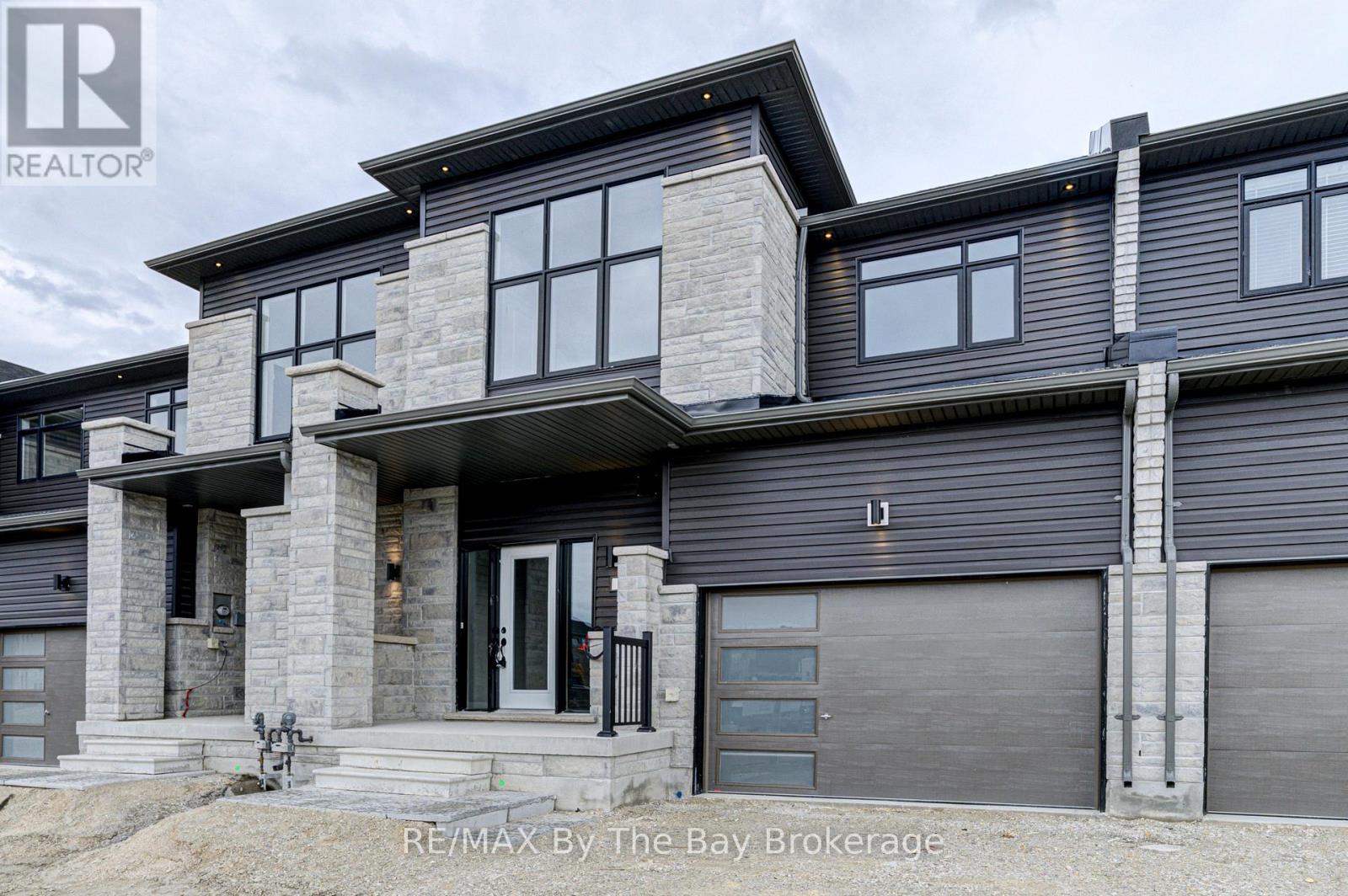 Photo 32 of 61 Federica Crescent, Wasaga Beach ON
