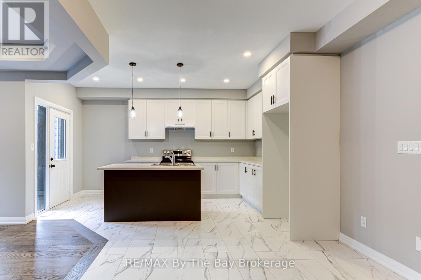 Photo 4 of 61 Federica Crescent, Wasaga Beach ON