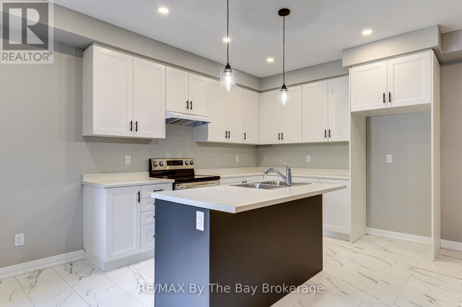 Photo 6 of 61 Federica Crescent, Wasaga Beach ON
