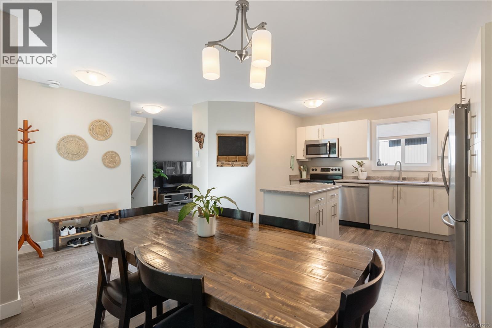 Photo 8 of 12 6790 Grant Rd W, Sooke BC