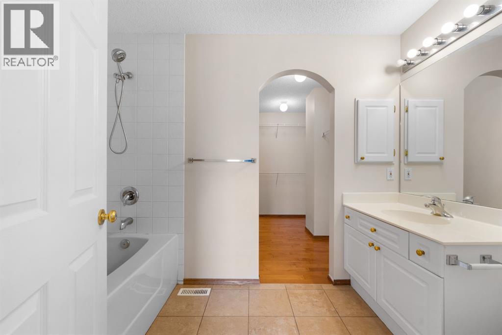 Photo 20 of 81 Taracove Crescent Ne, Calgary AB