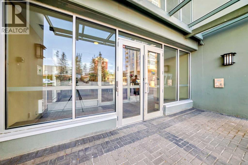Photo 2 of 1004 77 Spruce Place Sw, Calgary AB