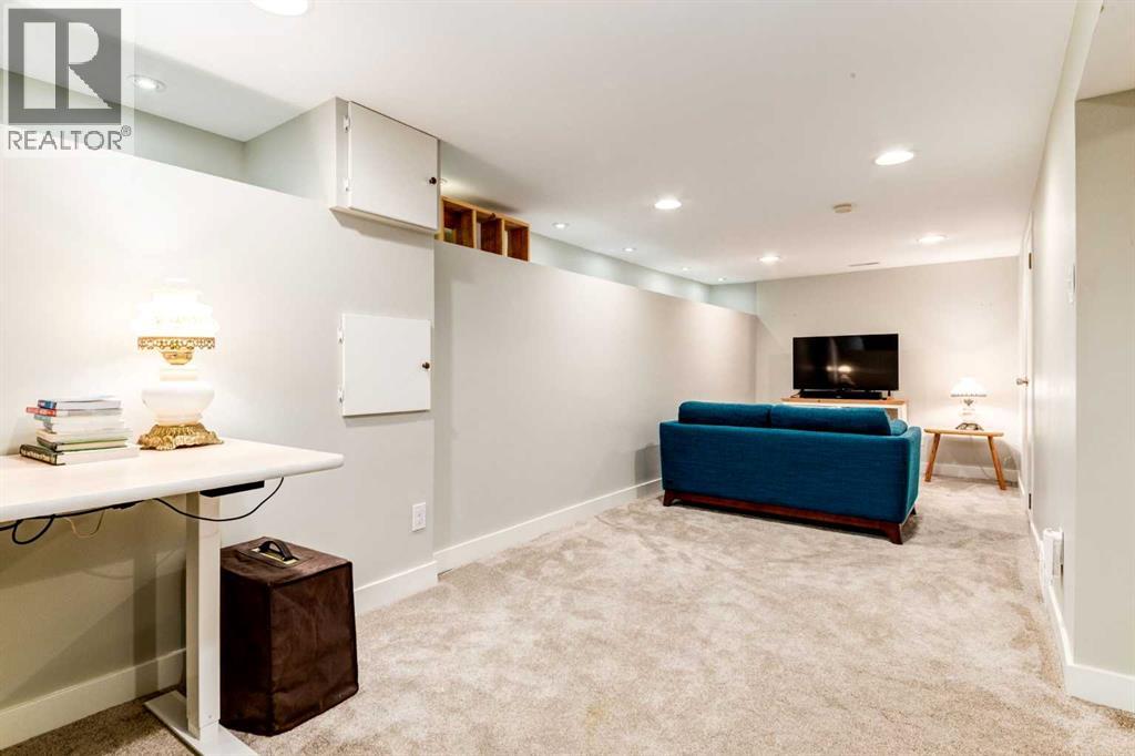 Photo 24 of 8124 33 Avenue Nw, Calgary AB