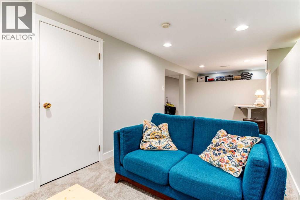 Photo 25 of 8124 33 Avenue Nw, Calgary AB
