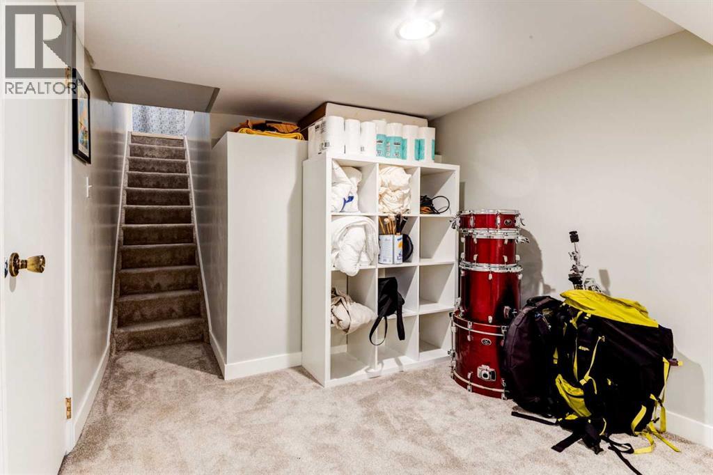 Photo 21 of 8124 33 Avenue Nw, Calgary AB