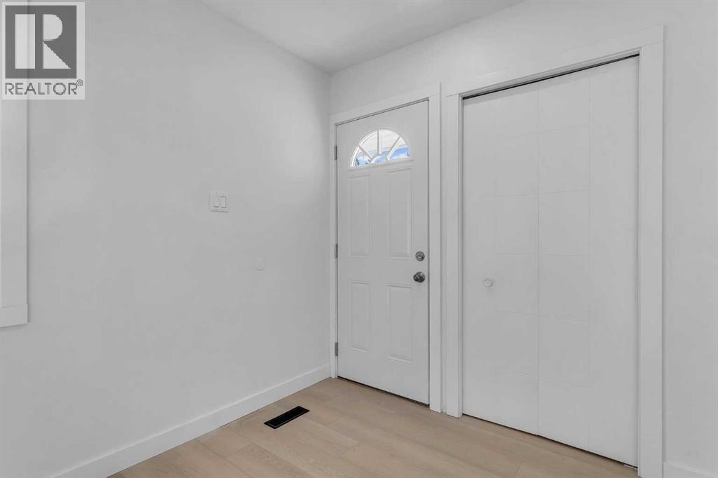 Photo 5 of 1528 48 Street Se, Calgary AB