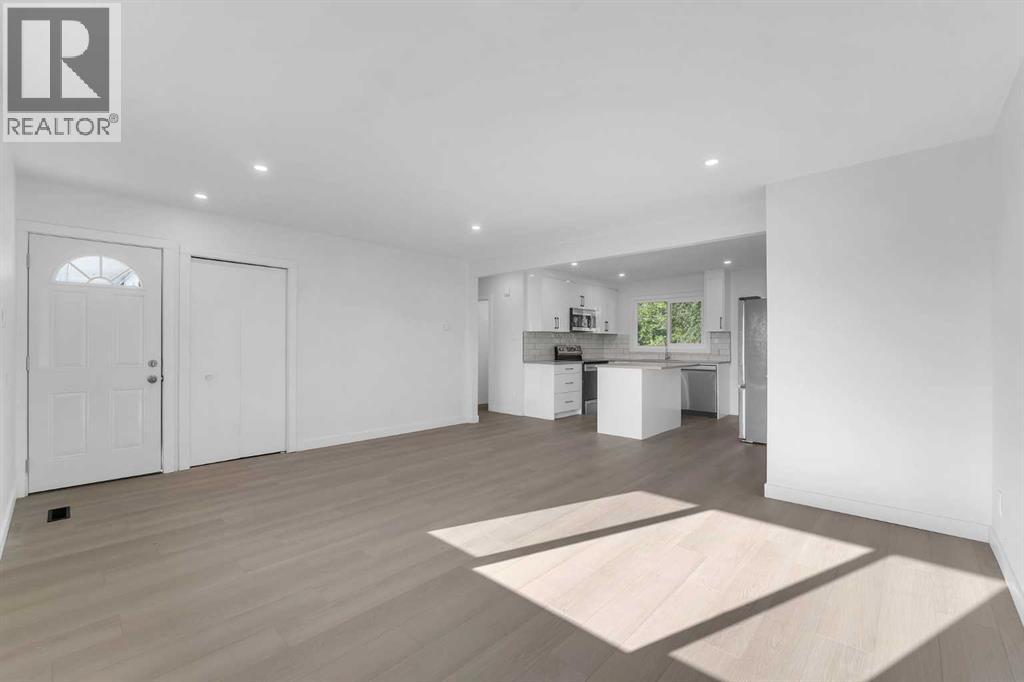 Photo 9 of 1528 48 Street Se, Calgary AB