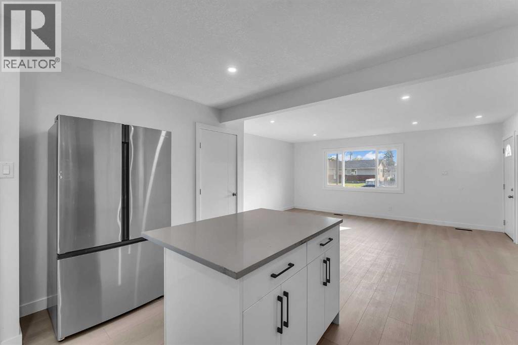 Photo 15 of 1528 48 Street Se, Calgary AB