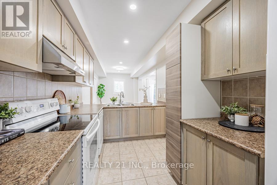 Photo 14 of 13 Ventura Lane, Ajax ON