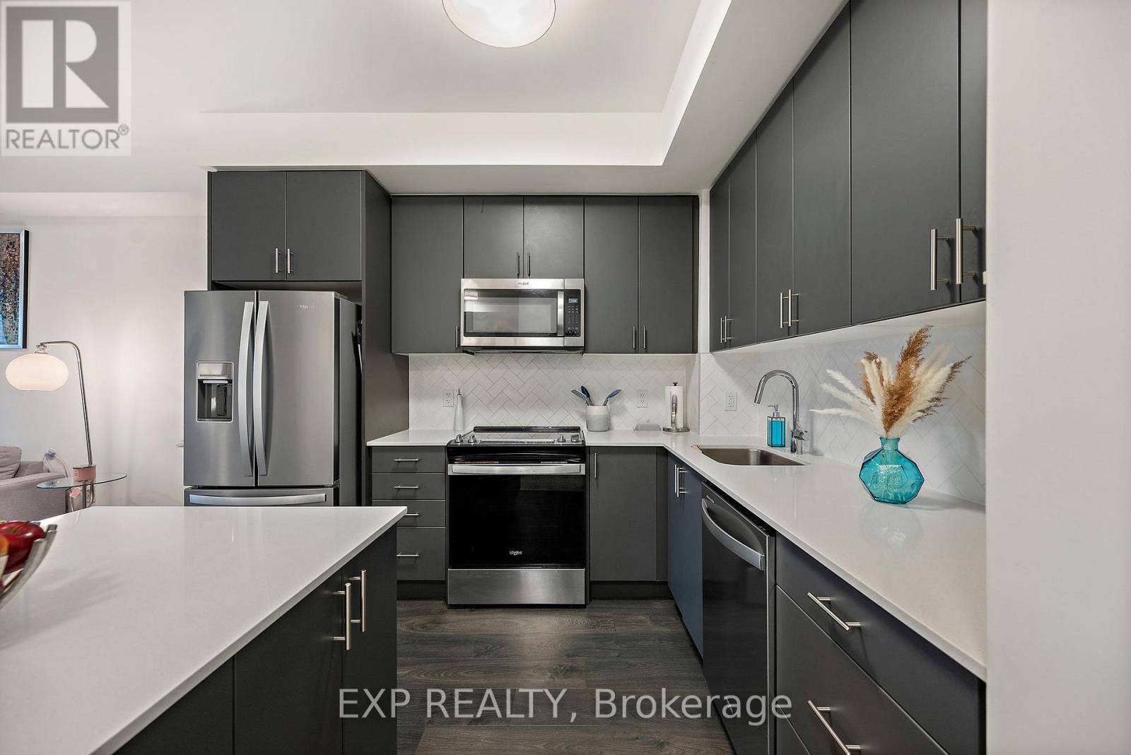 Photo 2 of 327 3200 William Coltson Avenue, Oakville ON