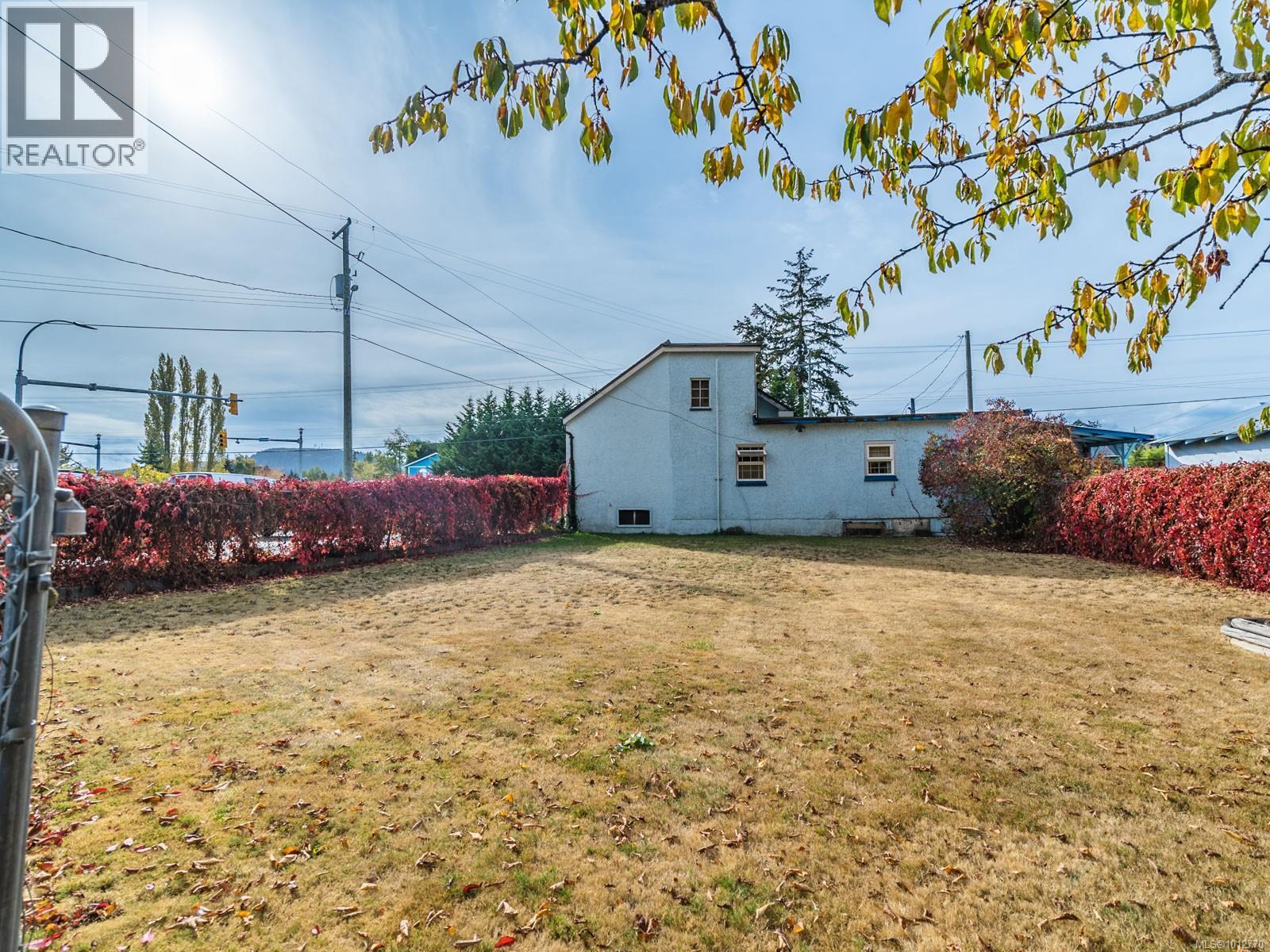 Photo 13 of 563 Island Hwy W, Parksville BC