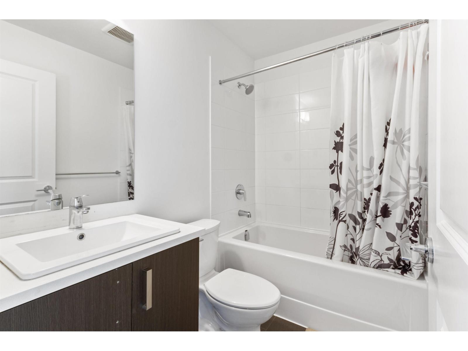 Photo 5 of 306 13623 81 A Avenue, Surrey BC