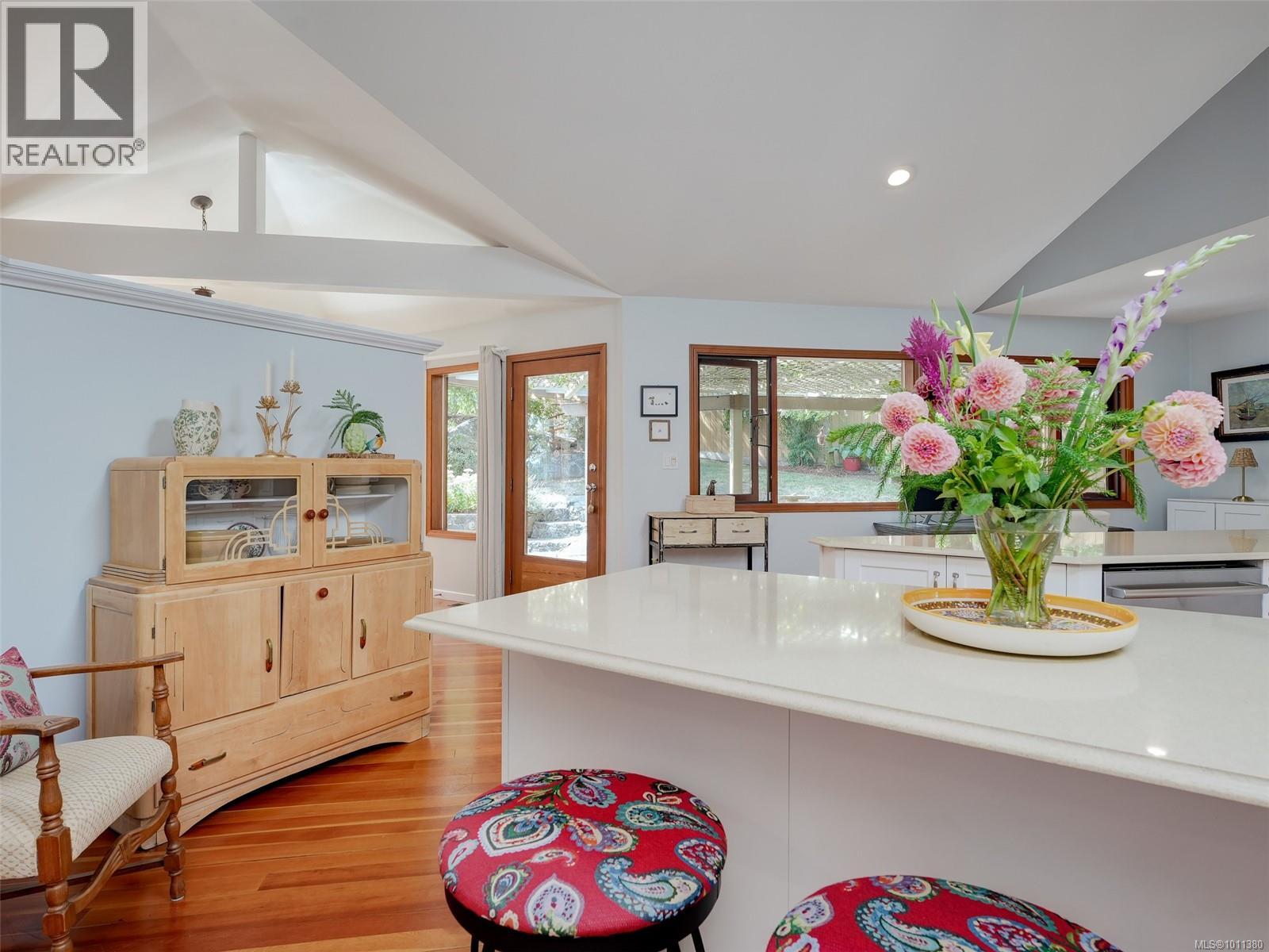 Photo 11 of 1251 Tattersall Dr, Saanich BC
