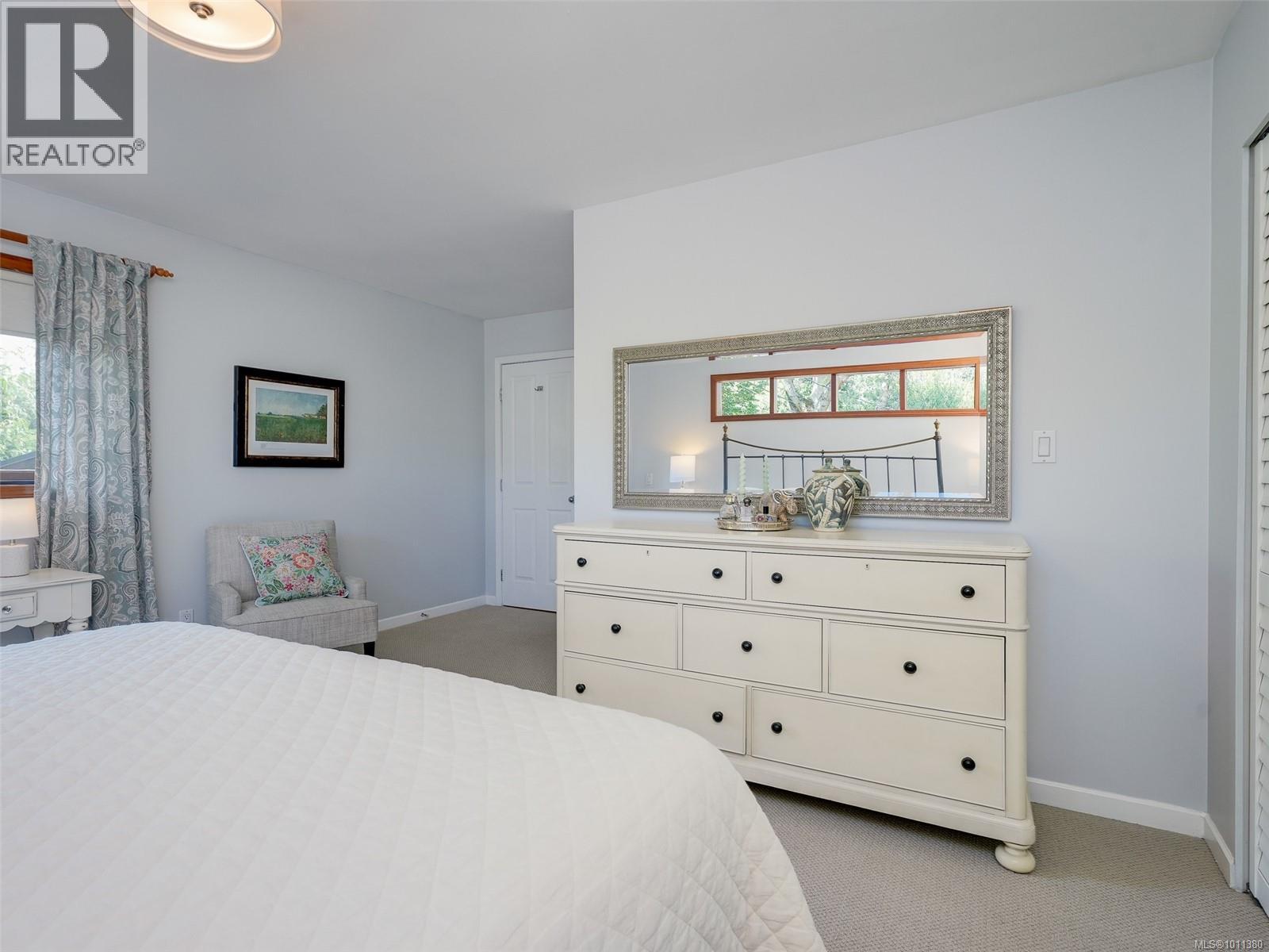 Photo 14 of 1251 Tattersall Dr, Saanich BC