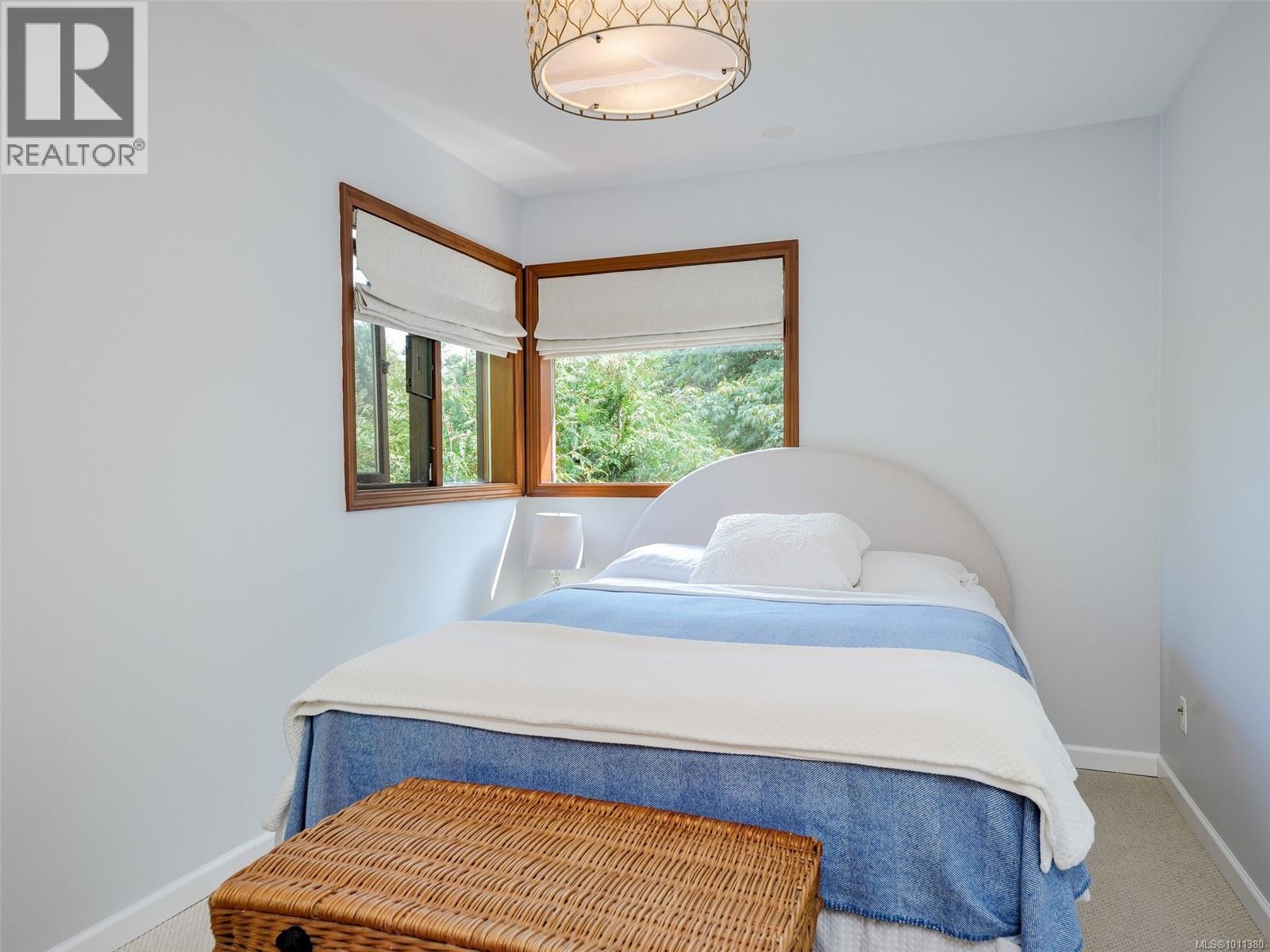 Photo 17 of 1251 Tattersall Dr, Saanich BC