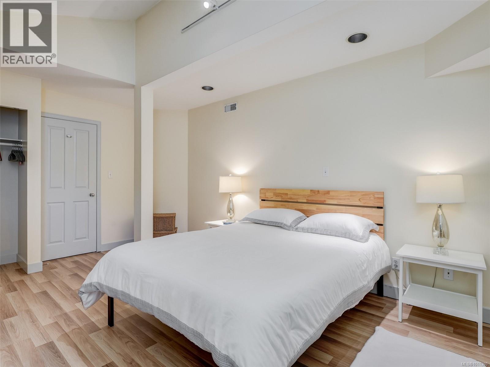Photo 20 of 1251 Tattersall Dr, Saanich BC