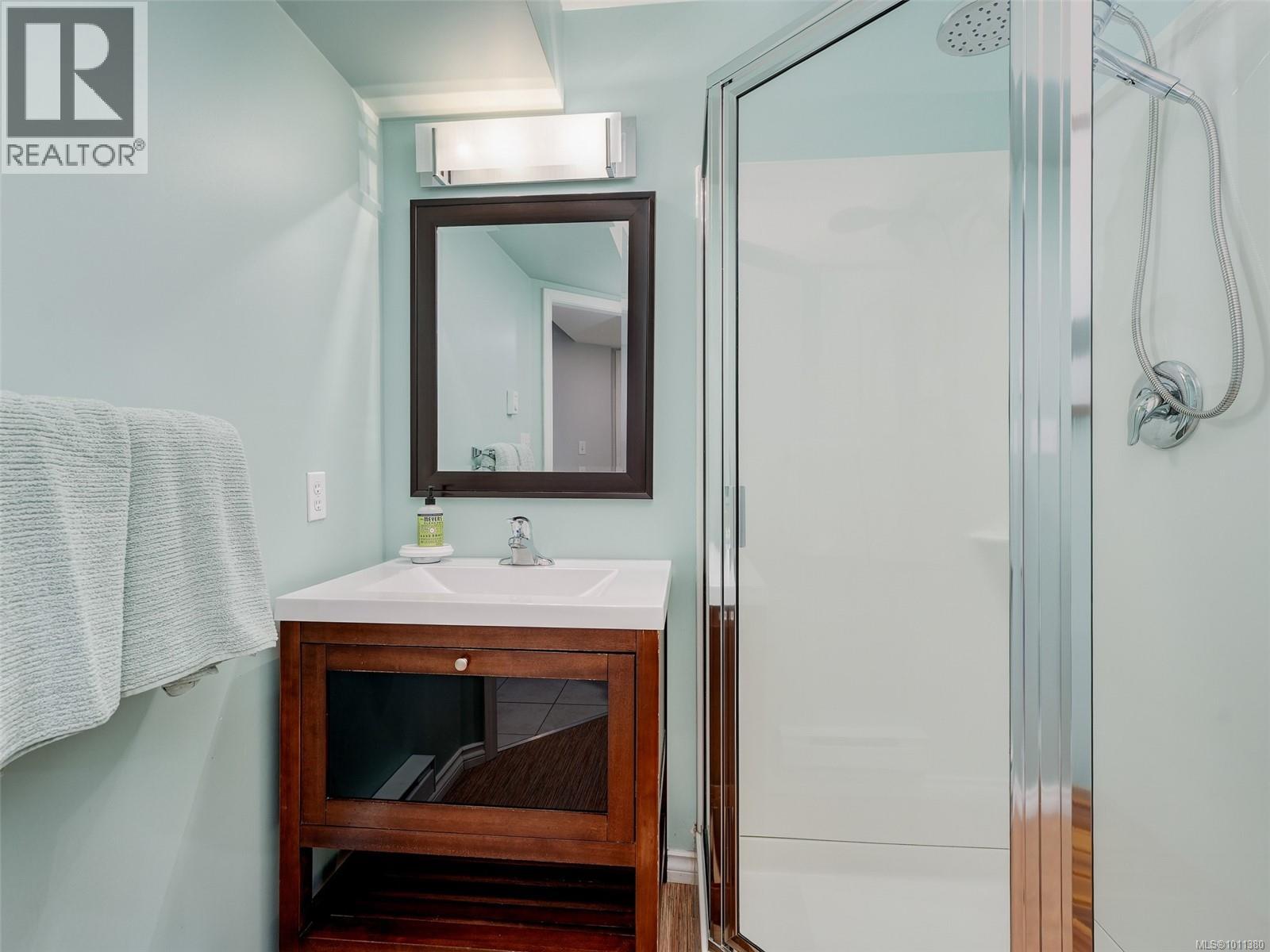 Photo 21 of 1251 Tattersall Dr, Saanich BC