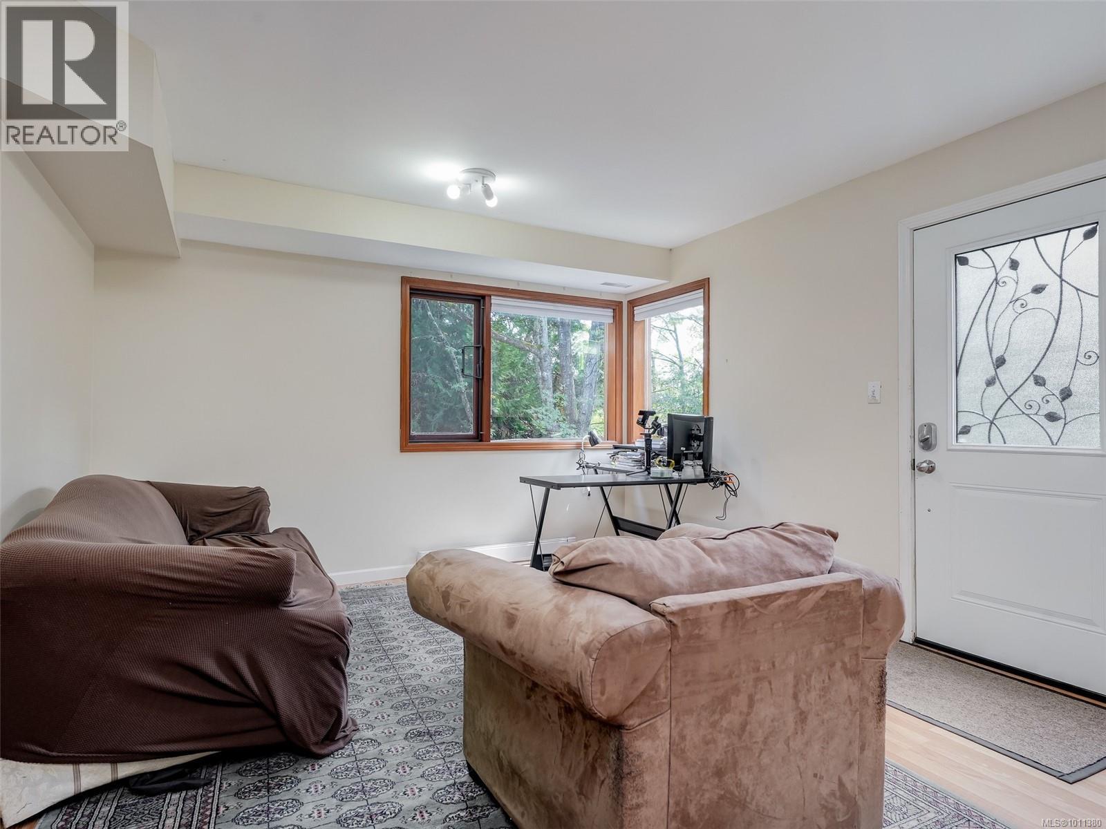Photo 27 of 1251 Tattersall Dr, Saanich BC