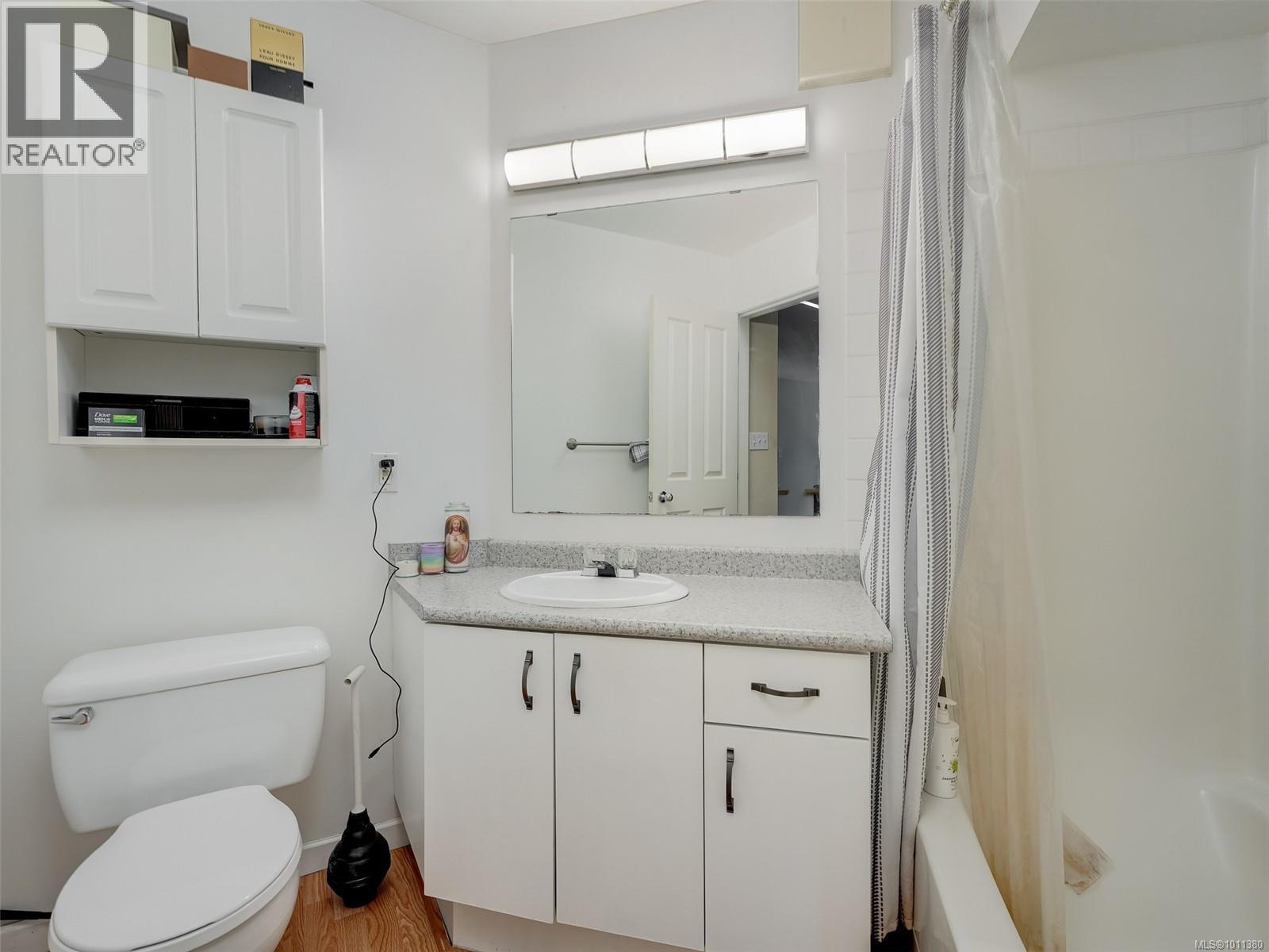 Photo 30 of 1251 Tattersall Dr, Saanich BC
