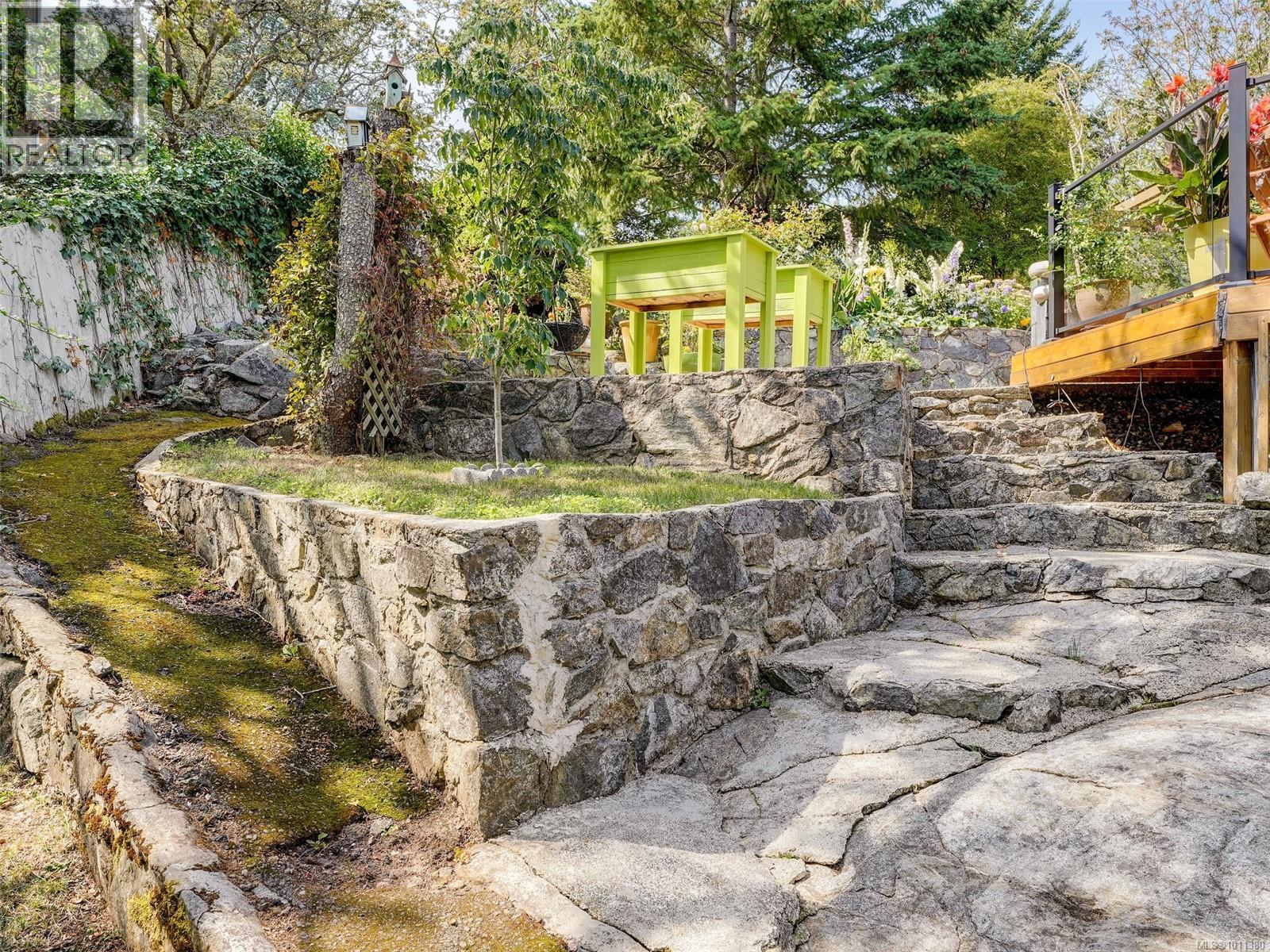 Photo 31 of 1251 Tattersall Dr, Saanich BC