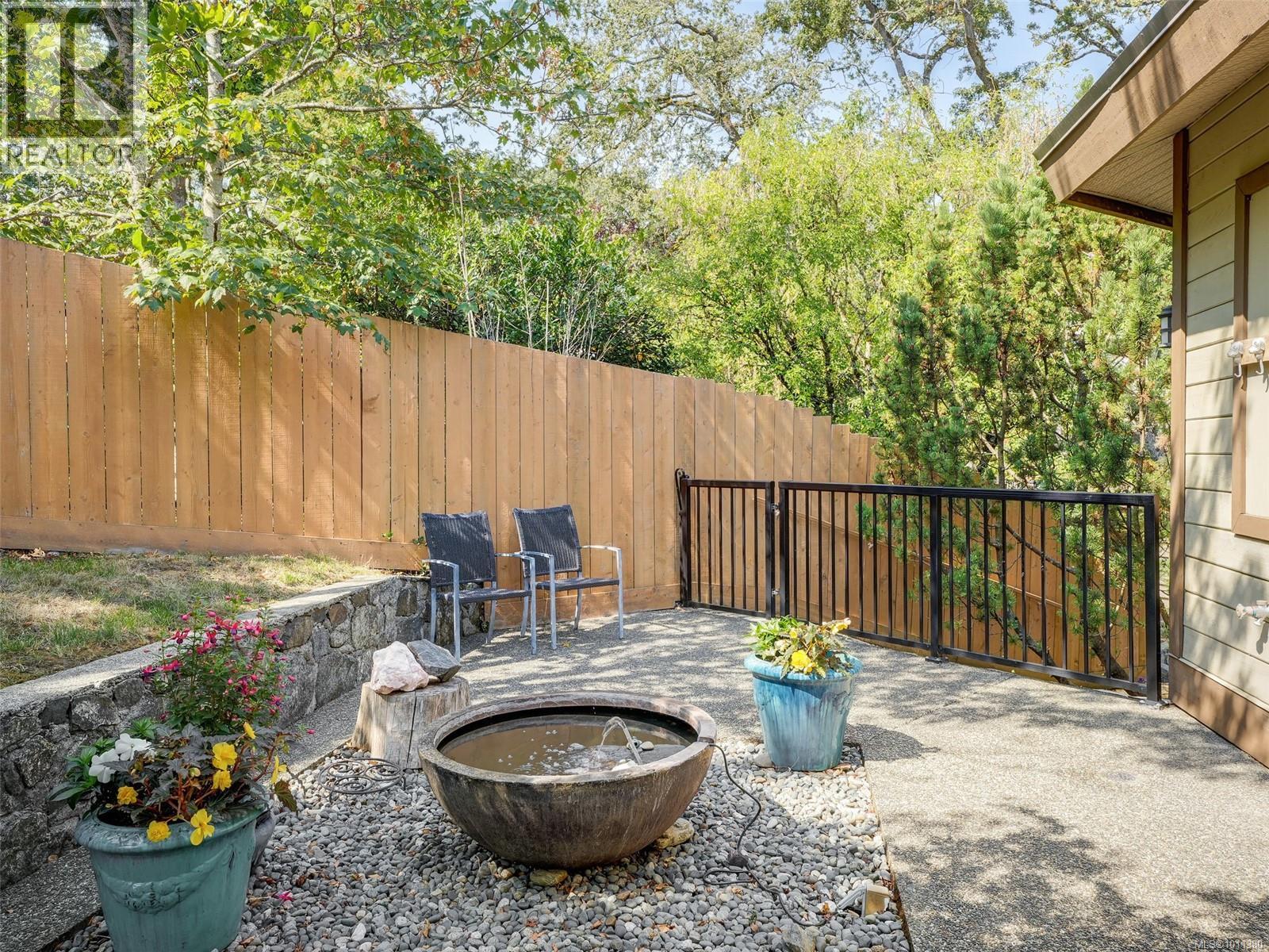 Photo 34 of 1251 Tattersall Dr, Saanich BC