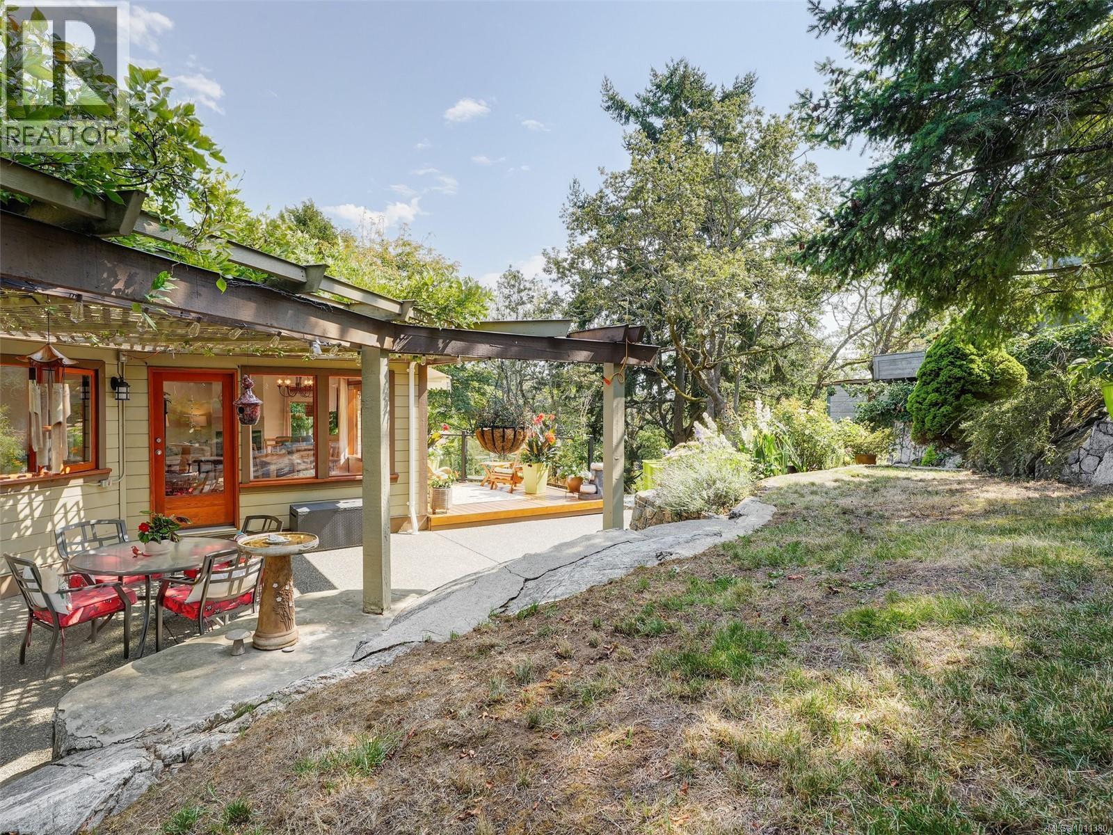 Photo 35 of 1251 Tattersall Dr, Saanich BC