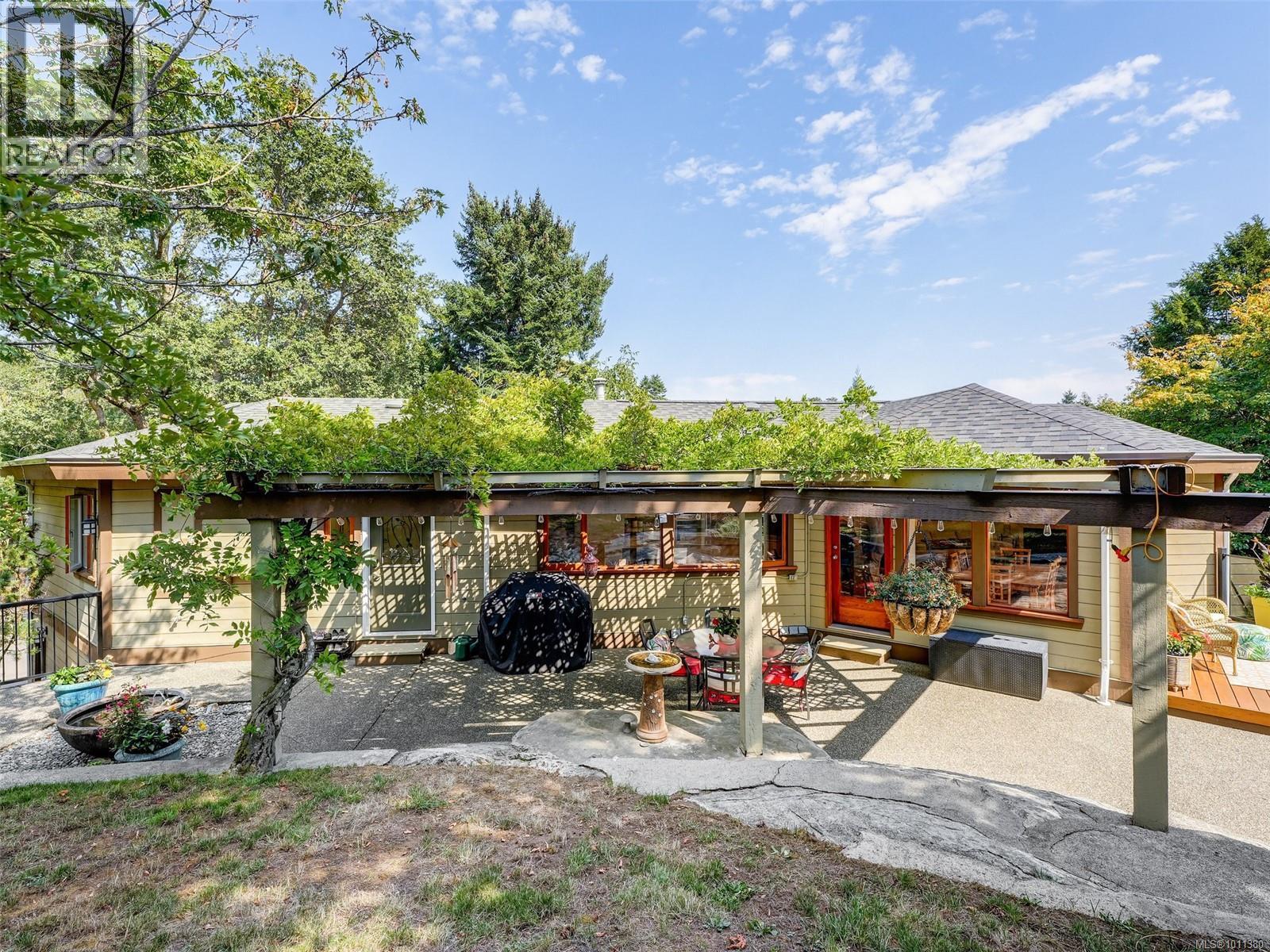 Photo 36 of 1251 Tattersall Dr, Saanich BC