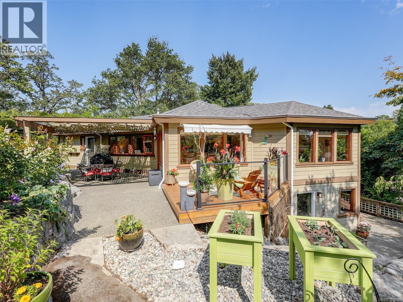 Photo 37 of 1251 Tattersall Dr, Saanich BC